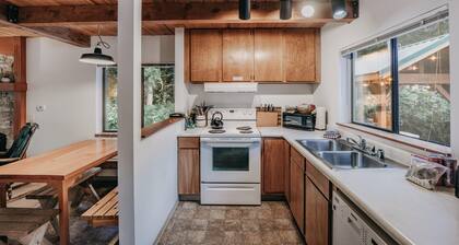 Mt Baker Lodging - Cabin 67 - Private 2-story Cabin With a Private hot tub