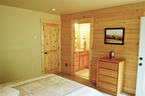 Cabin, 2 Bedrooms, Fireplace