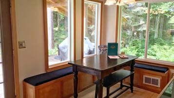 Cabin, 1 Bedroom, Smoking, Fireplace | Dining room