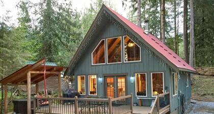 Mt Baker Rim Cabin 99 - Charming Cabin With a hot Tub, Wi-fi, Pet Friendly
