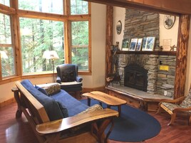 Cabin, 1 Bedroom, Smoking, Fireplace | Living room