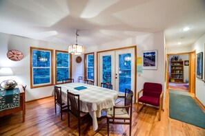 Ferienhütte, 3 Schlafzimmer, Raucher, Kamin | Esszimmer