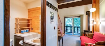 Snowline Lodge - Condo 56 - Sleeps 4 - Close to Mt Baker Now has Wifi
