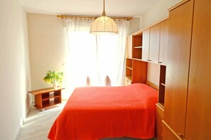 1 bedroom, iron/ironing board, free WiFi, bed sheets - TWO-ROOM APARTMENT 50 metres from the SEA and 7 KM from SANREMO (Santo Stefano al mare)