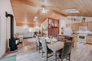 Ferienhütte, 2 Schlafzimmer, Raucher, Terrasse | Innenbereich