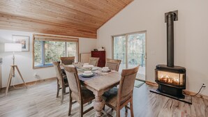 Cabin, 2 Bedrooms, Smoking, Patio | Dining room