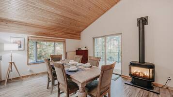 Cabin, 2 phòng ngủ, hút thuốc, sân hiên | Phòng ăn