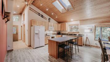 Cabin, 2 phòng ngủ, hút thuốc, sân hiên | Nội thất