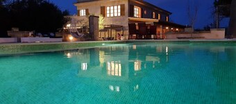 Villa de Lujo con Campo de Voley Privado