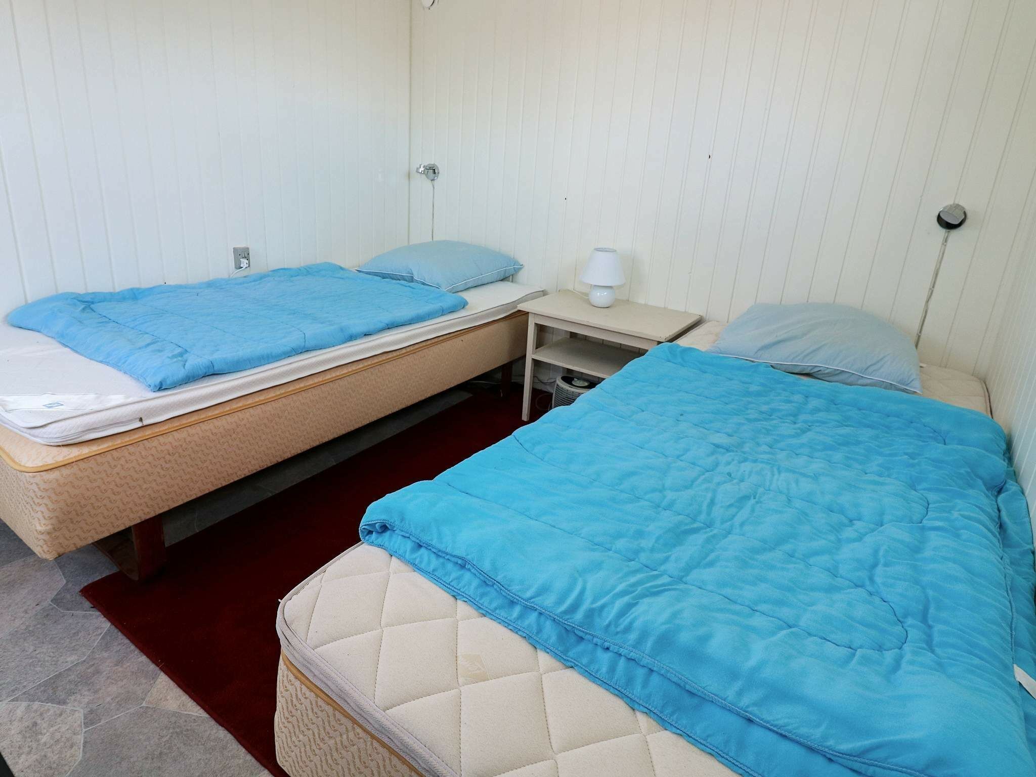 2 bedrooms, cribs/infant beds