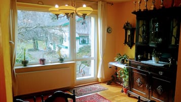 Appartement, 1 chambre, cheminée, vue jardin | Salle de séjour | Télévision, livres