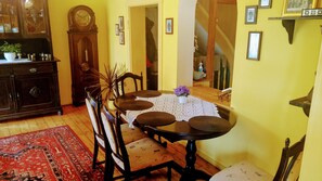 Dining room - Apartment Under Cedar (Sobotka)