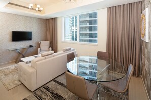 TV - Stunning One Bedroom at Barcelo Residences Dubai Marina (Dubai)
