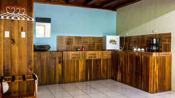 Room, 1 Bedroom, Smoking | Private kitchen