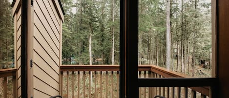 Apartment, 2 Bedrooms, Balcony, Mountain View | Property grounds