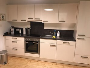 Refrigerador, horno, parrilla de estufa y lavavajillas