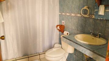 Room, 1 Bedroom, Smoking, Garden View | Bathroom