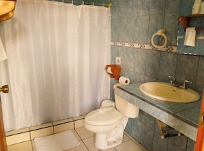 Room, 1 Bedroom, Smoking, Garden View | Bathroom