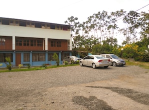 Room, 1 Bedroom, Smoking, Garden View | Parking | Free self parking
