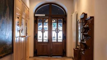 Apartment, 4 Schlafzimmer, barrierefrei, eigener Pool | Innenbereich
