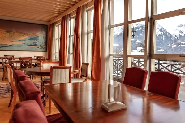 公寓, 4 间卧室, 无障碍, 私人游泳池 | 起居区 | 书