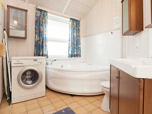 House | Bathroom - Holiday Home in Otterndorf (Otterndorf)