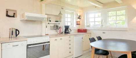 Ferienhaus | Eigene Küche | Kühlschrank, Herdplatte, Geschirrspüler