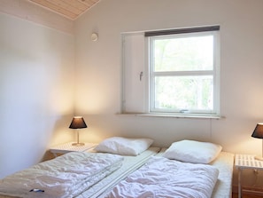 3 bedrooms, cribs/infant beds