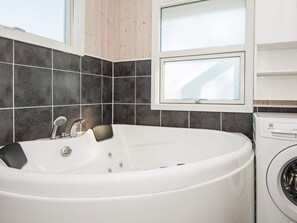 Bathroom - Fantastic Holiday Home in Hemmet With Whirlpool (Hemmet)