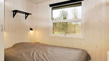 3 bedrooms, cots/infant beds