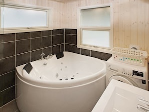 Spa treatment - Fantastic Holiday Home in Hemmet With Whirlpool (Hemmet)