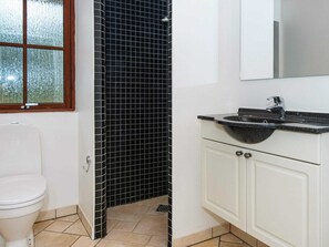 Bathroom - 6 Person Holiday Home in Blavand (Blavand)