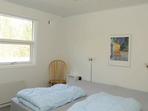 3 bedrooms, cribs/infant beds