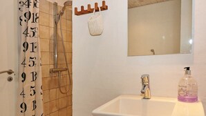 Bathroom - Pretty Holiday Home in Hadsund With Terrace (Hadsund)