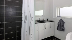 House | Bathroom - 8 Person Holiday Home in Hadsund (Hadsund)
