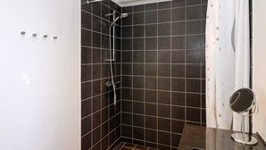 House | Bathroom - 8 Person Holiday Home in Hadsund (Hadsund)