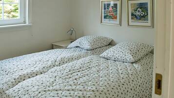 3 bedrooms, cribs/infant beds