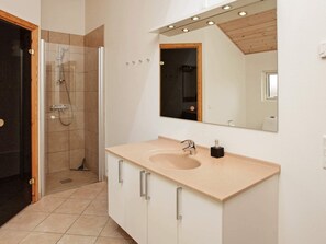 Bathroom - 6 Person Holiday Home in Faaborg (Faaborg)