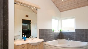 Shower - Peaceful Holiday Home in Glesborg Denmark With Sauna (Glesborg)