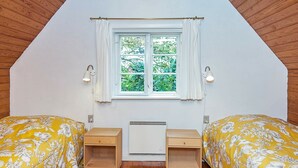 2 bedrooms, cots/infant beds - 4 Person Holiday Home in Fanø (Fano)