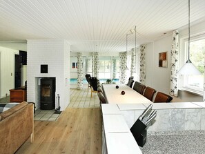 4 bedrooms, cots/infant beds, individually furnished - Peaceful Holiday Home in Hadsund With Sauna (Hadsund)