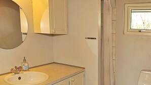 Bathroom - Beautiful Holiday Home in Jutland Denmark With Whirlpool (Oksbol)
