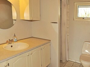 Bathroom - Beautiful Holiday Home in Jutland Denmark With Whirlpool (Oksbol)