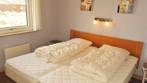 5 bedrooms, cots/infant beds - Beautiful Holiday Home in Jutland Denmark With Whirlpool (Oksbol)