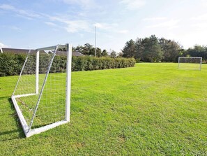 Maison | Terrain de sport