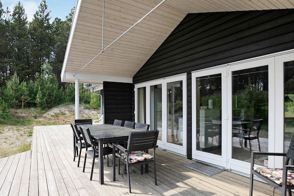 House | Pemandangan dari hartanah