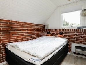 3 bedrooms, cribs/infant beds