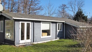 A single-story building with a gabled roof, a front door, and a window. - Ideal Holiday Home in Stege near Sea (Stege)