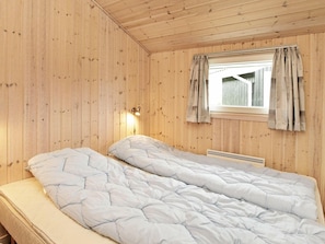 3 bedrooms, cribs/infant beds