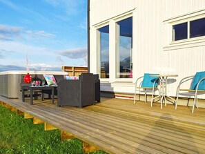 House | Outdoor dining - Holiday Home in Laukvik (Hadsel)